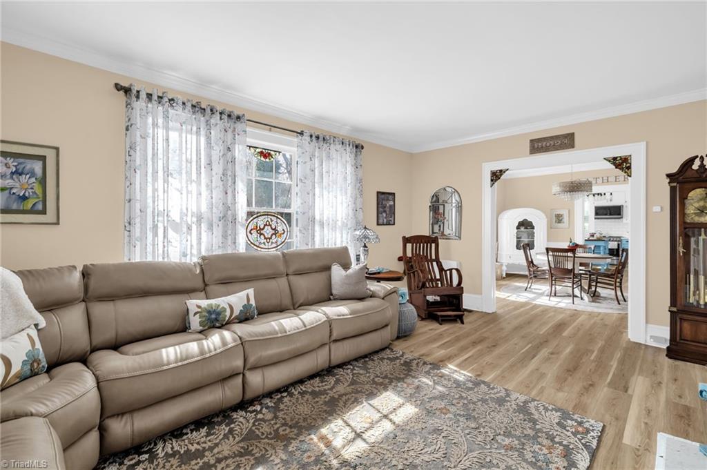 421 Chestnut Street Eden, NC 27288 - Photo 9 of 41 Living Room