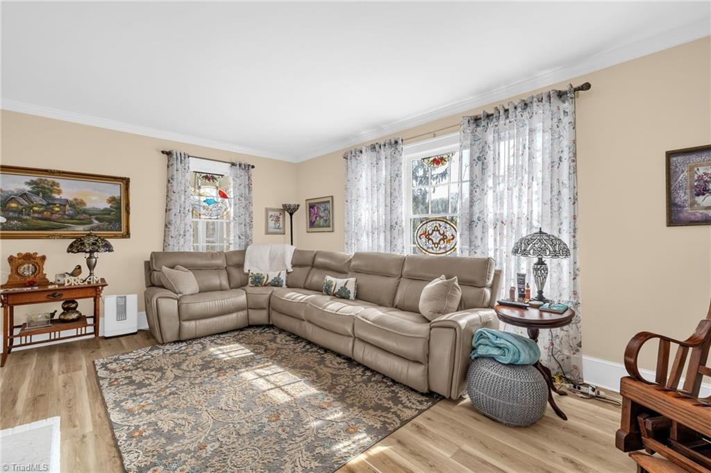 421 Chestnut Street Eden, NC 27288 - Photo 10 of 41 Living Room