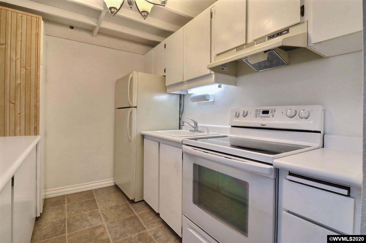 7748 Southwest Barnes Road Portland, OR 97225 - Photo 11 of 24 Gallery Image 11
