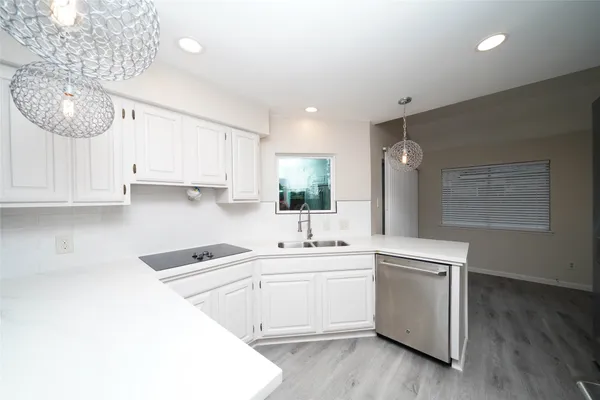 $2,300 | 5407 Oakhaven Lane, Houston, TX 77091
