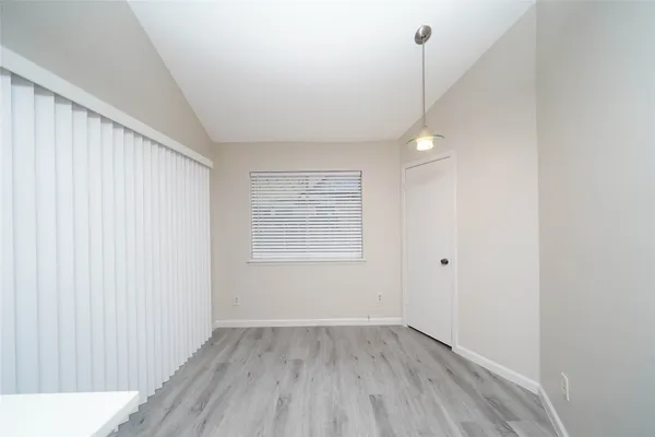 $2,300 | 5407 Oakhaven Lane, Houston, TX 77091