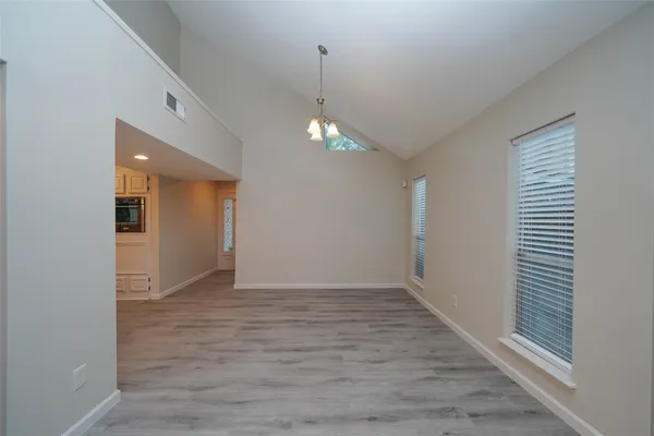 $2,300 | 5407 Oakhaven Lane, Houston, TX 77091