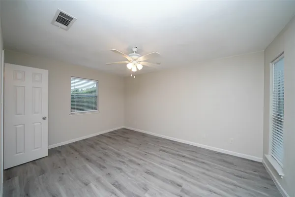 $2,300 | 5407 Oakhaven Lane, Houston, TX 77091