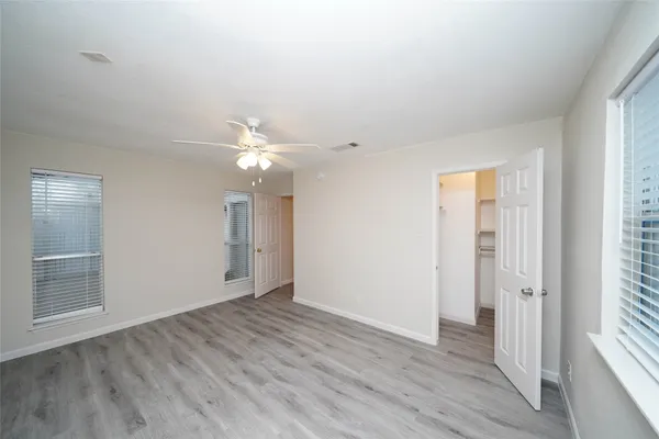 $2,300 | 5407 Oakhaven Lane, Houston, TX 77091
