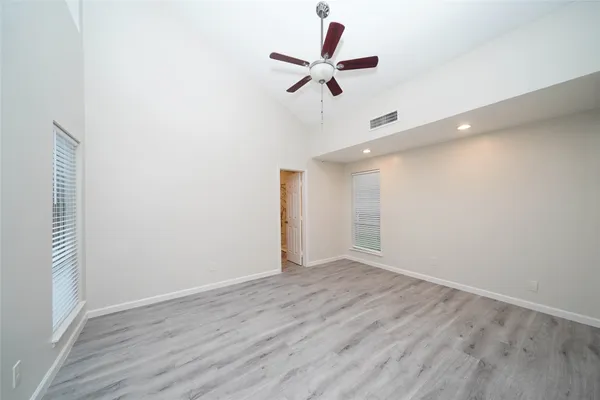 $2,300 | 5407 Oakhaven Lane, Houston, TX 77091