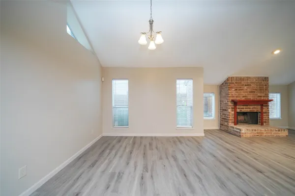 $2,300 | 5407 Oakhaven Lane, Houston, TX 77091