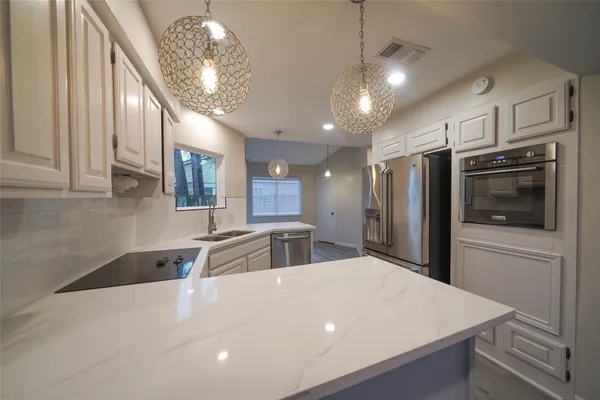 $2,300 | 5407 Oakhaven Lane, Houston, TX 77091