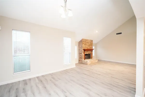 $2,300 | 5407 Oakhaven Lane, Houston, TX 77091