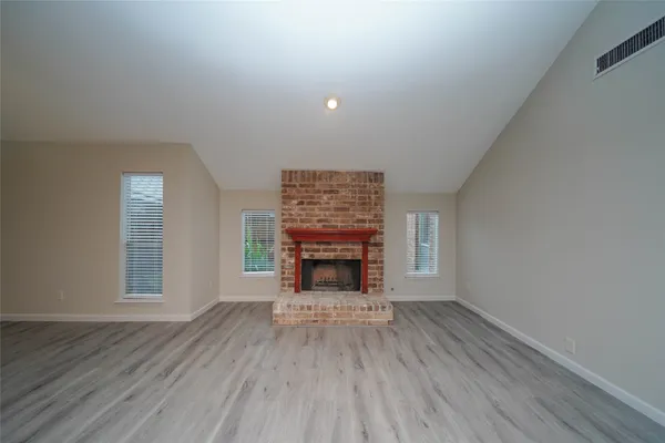 $2,300 | 5407 Oakhaven Lane, Houston, TX 77091