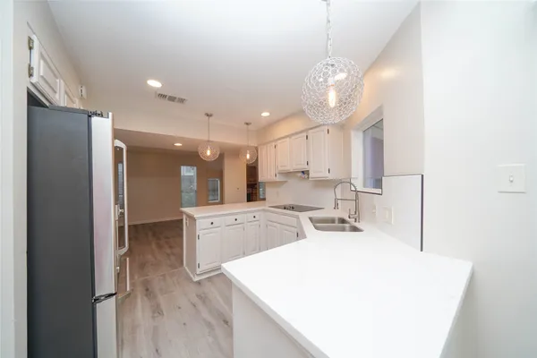 $2,300 | 5407 Oakhaven Lane, Houston, TX 77091