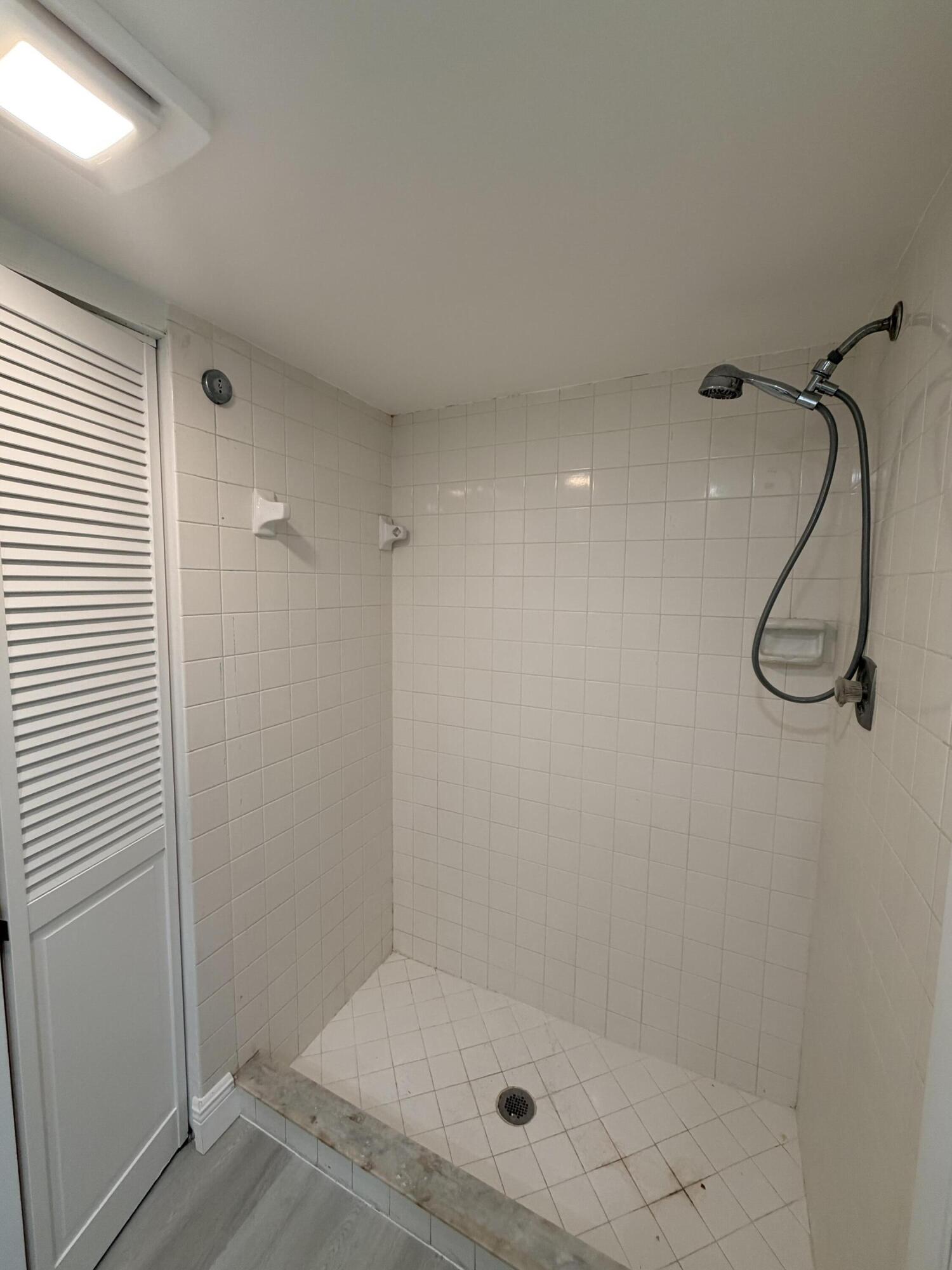 273 Arabian Road Palm Springs, FL 33461 - Photo 6 of 18 IMG_4168