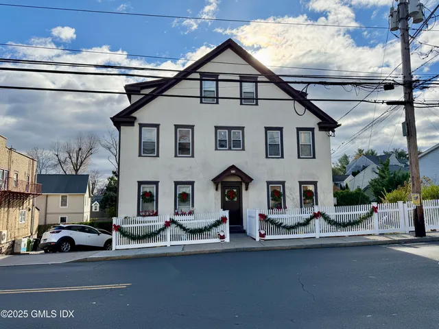 $2,950 | 74 Hamilton Avenue, Unit 2, Greenwich, CT 06830