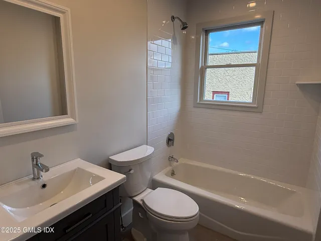 $2,950 | 74 Hamilton Avenue, Unit 2, Greenwich, CT 06830