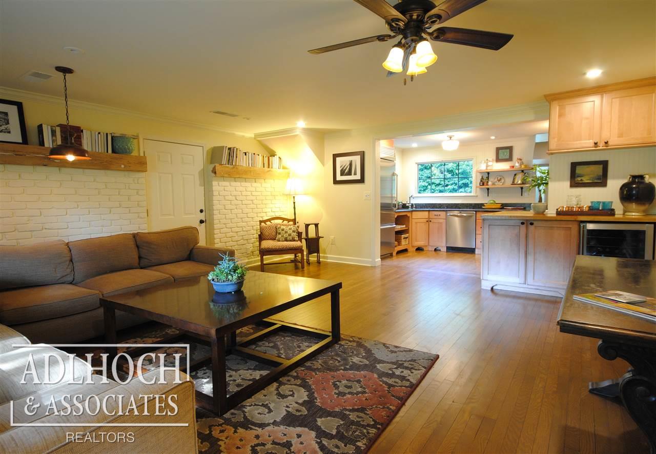 155 Lothrop Road Grosse Pointe, MI 48236 - Photo 8 of 19 31328613-7.JPG
