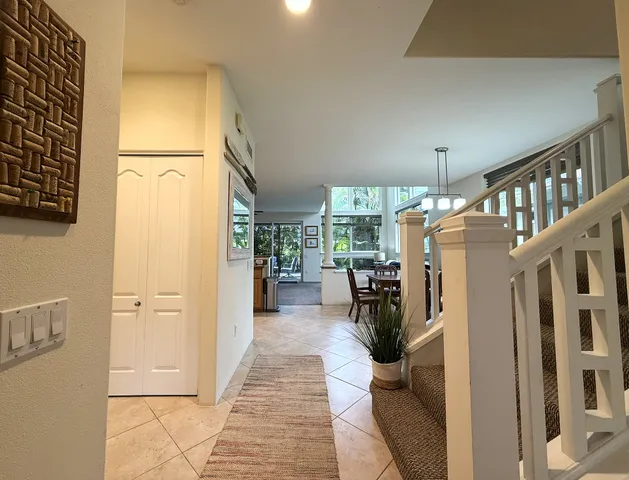 a view of entryway and livingroom