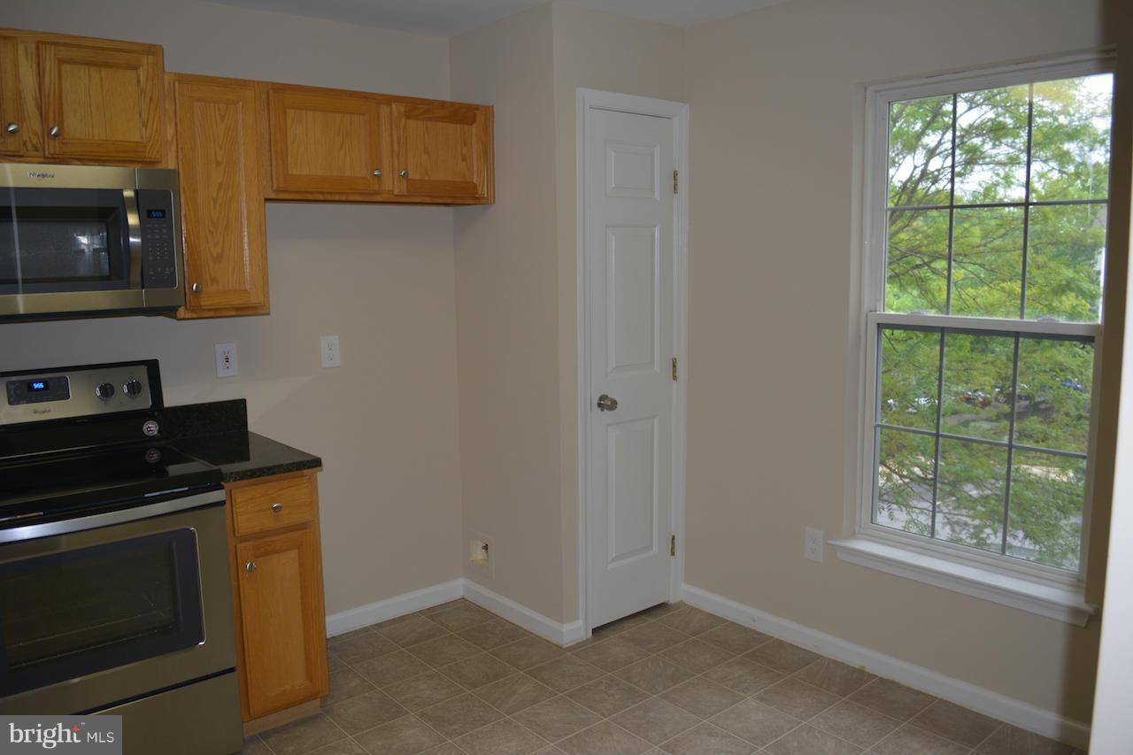 10101 Ridge Manor Terrace, Unit 2000H Damascus, MD 20872 - Photo 11 of 17 Kitchen