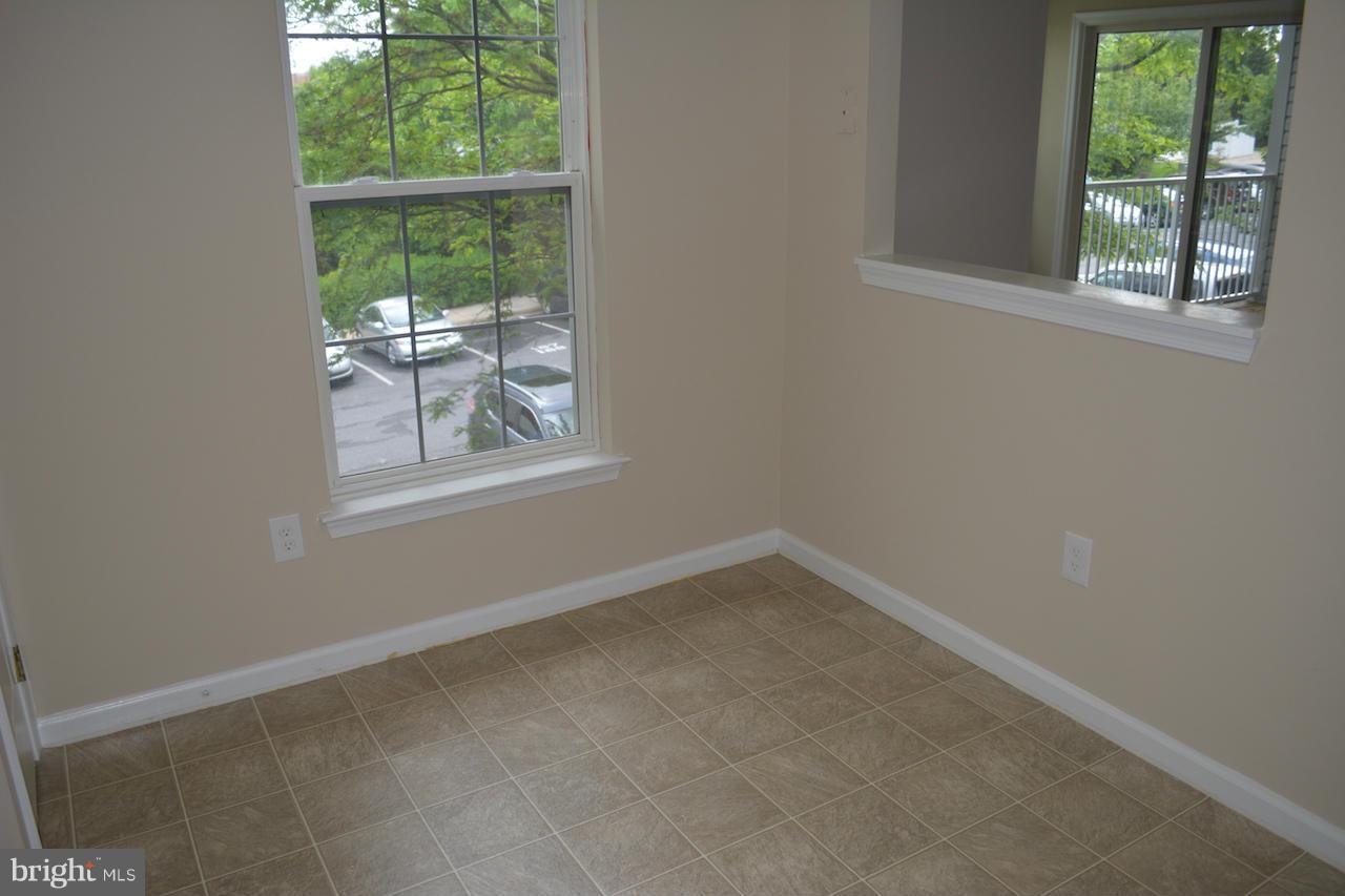 10101 Ridge Manor Terrace, Unit 2000H Damascus, MD 20872 - Photo 12 of 17 Kitchen