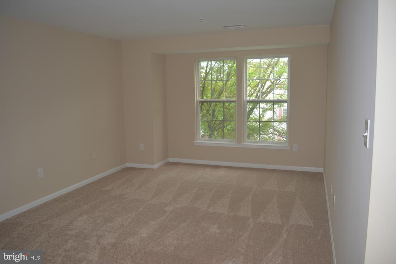 10101 Ridge Manor Terrace, Unit 2000H Damascus, MD 20872 - Photo 13 of 17 Bedroom (Master)