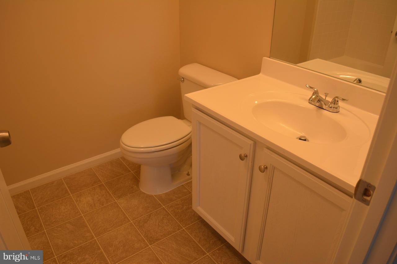 10101 Ridge Manor Terrace, Unit 2000H Damascus, MD 20872 - Photo 15 of 17 Bath (Master)