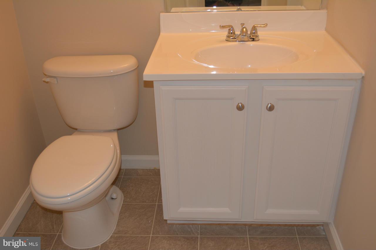 10101 Ridge Manor Terrace, Unit 2000H Damascus, MD 20872 - Photo 3 of 17 Bath
