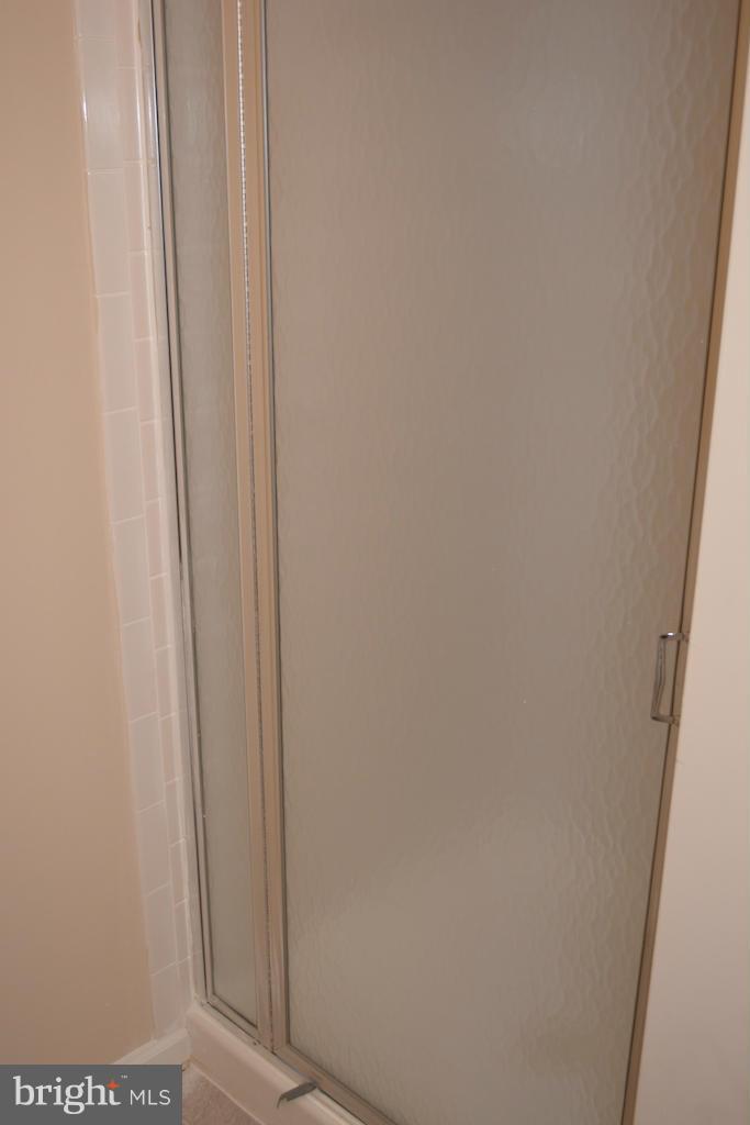 10101 Ridge Manor Terrace, Unit 2000H Damascus, MD 20872 - Photo 4 of 17 Bath