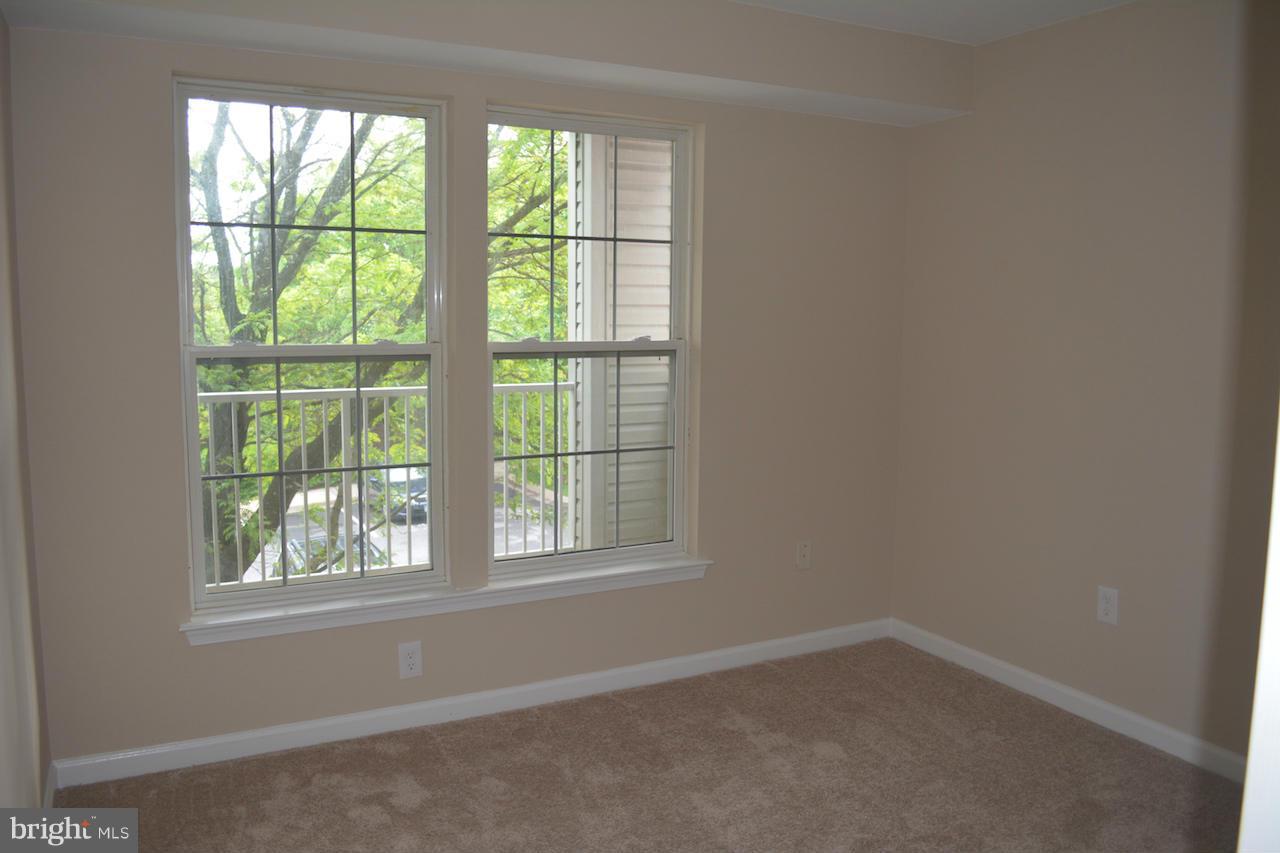 10101 Ridge Manor Terrace, Unit 2000H Damascus, MD 20872 - Photo 5 of 17 Bedroom