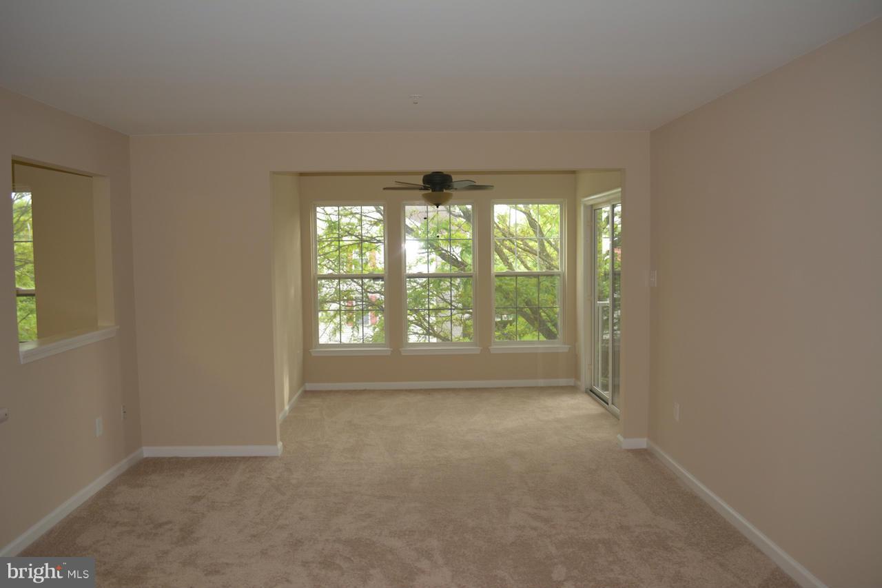 10101 Ridge Manor Terrace, Unit 2000H Damascus, MD 20872 - Photo 7 of 17 Living Room