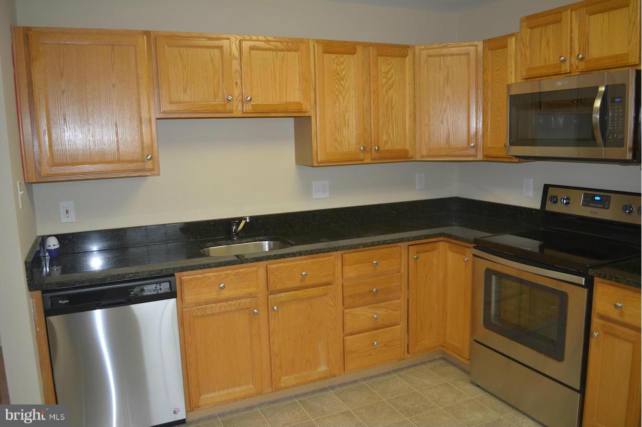 10101 Ridge Manor Terrace, Unit 2000H Damascus, MD 20872 - Photo 10 of 17 Kitchen