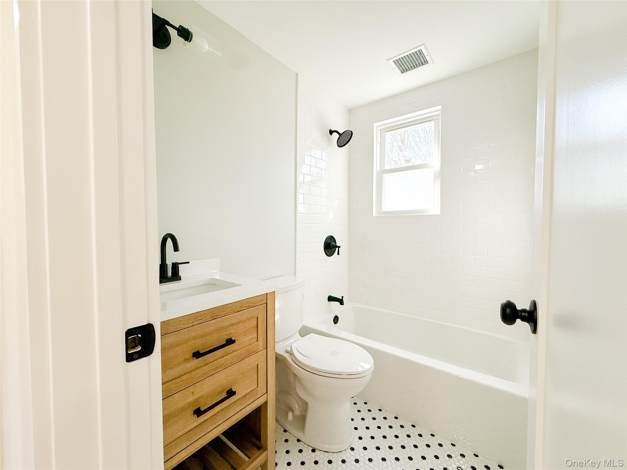 134 Hallock Road Lake Grove, NY 11755 - Photo 6 of 11