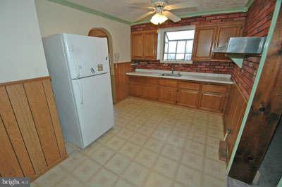2913 Garnet Road Baltimore, MD 21234 - Photo 4 of 13 Kitchen