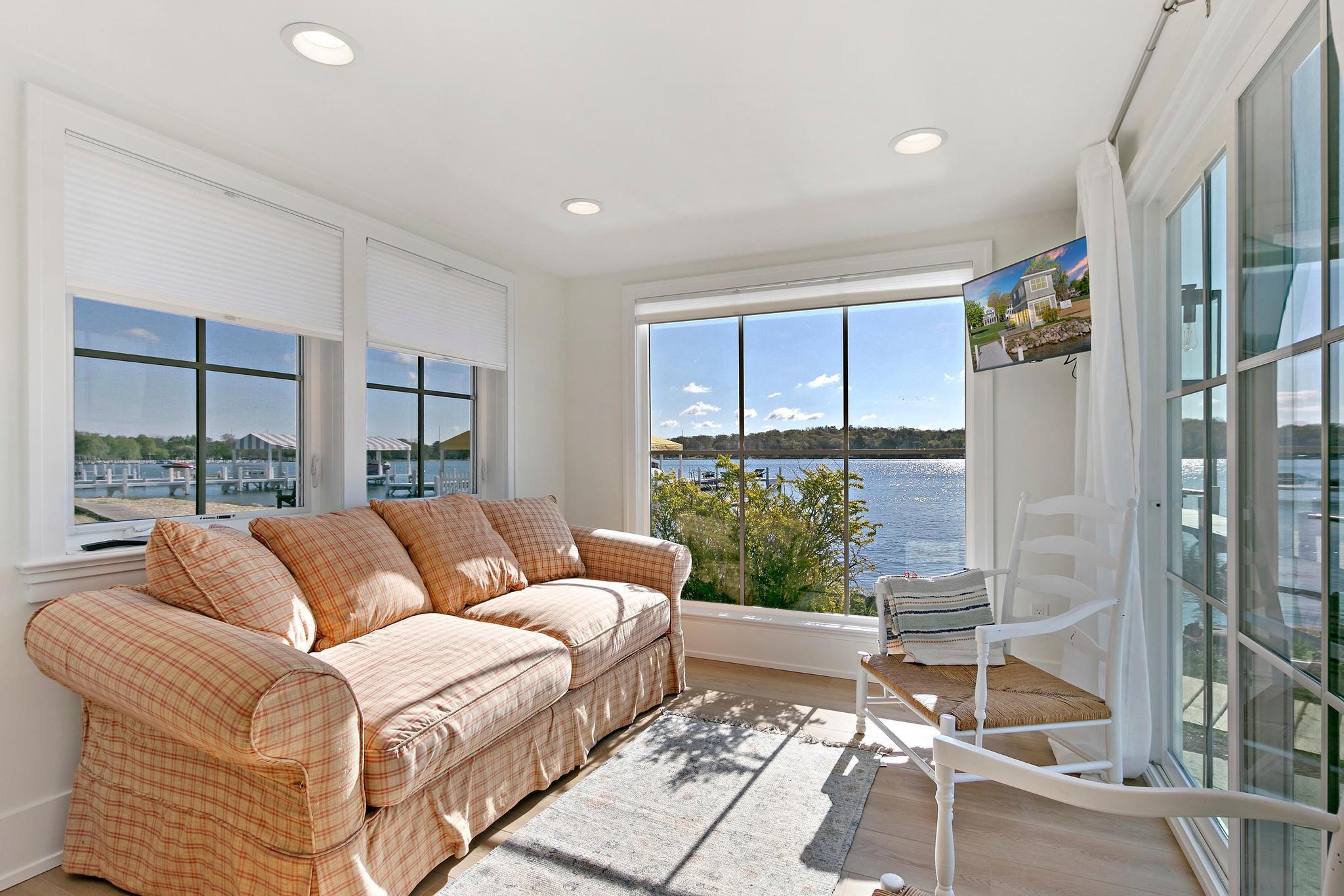 3 North Walworth Avenue, Unit B Williams Bay, WI 53191 - Photo 5 of 16 3 N Walworth, Williams Bay, WI4