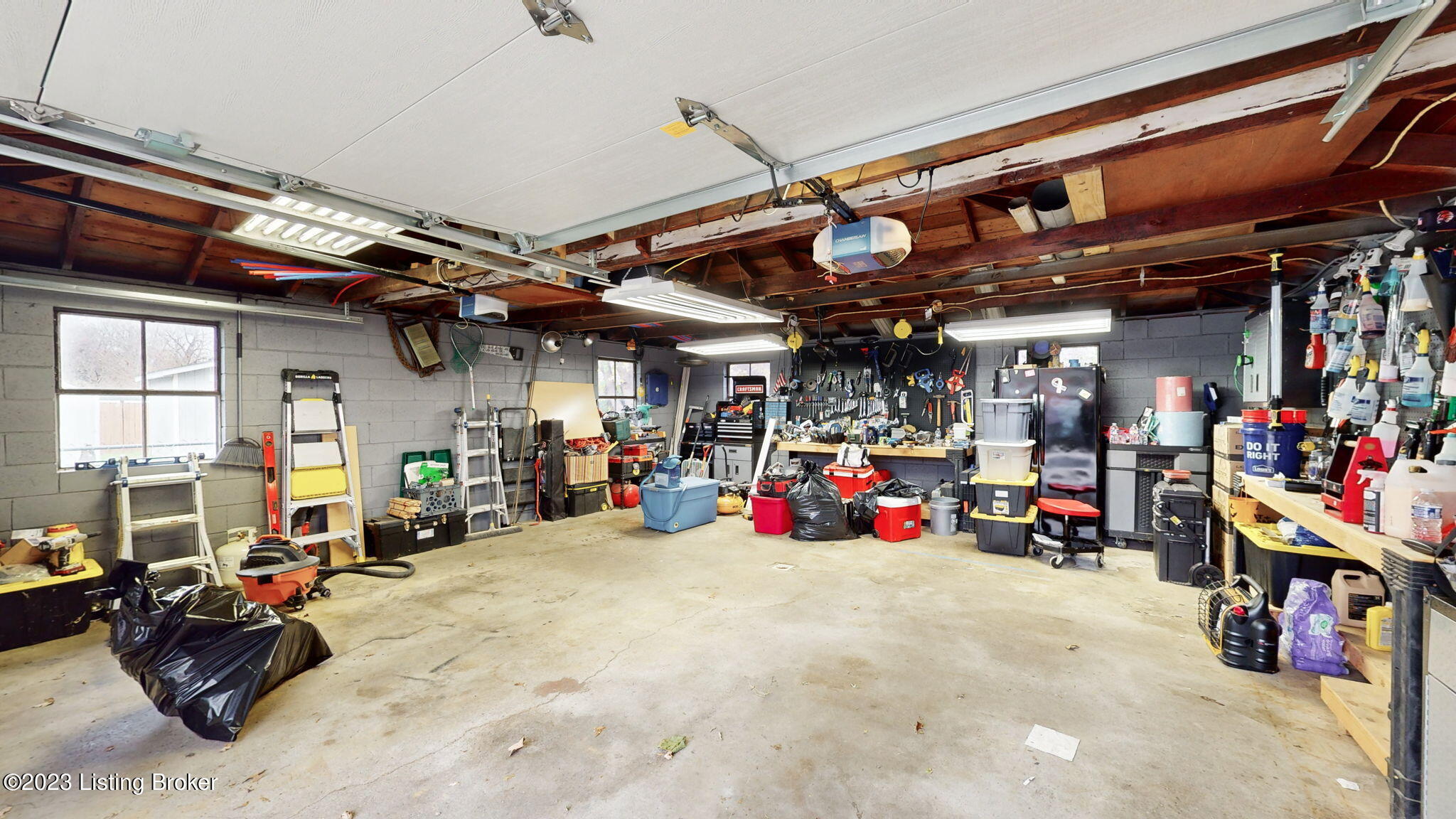 5199 Maryman Road Louisville, KY 40258 - Photo 29 of 46 GARAGE SPACE