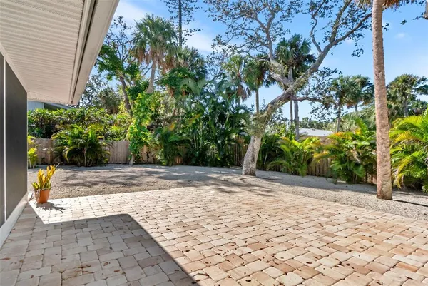 $975,000 | 630 Venice Lane, Sarasota, FL 34242