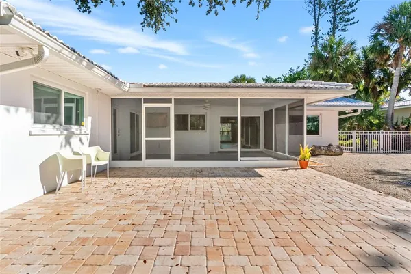$975,000 | 630 Venice Lane, Sarasota, FL 34242