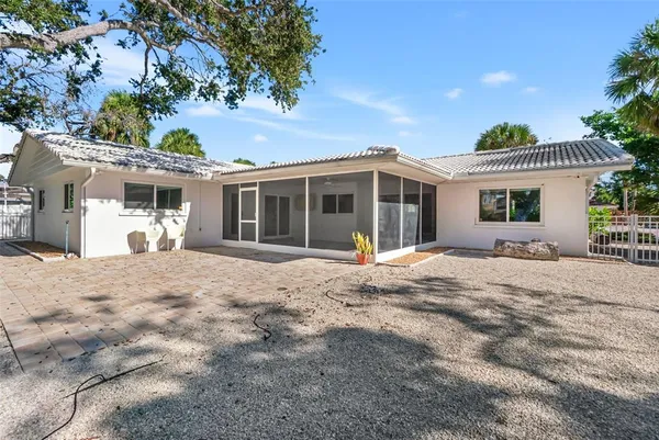 $975,000 | 630 Venice Lane, Sarasota, FL 34242