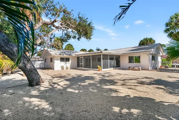 $975,000 | 630 Venice Lane, Sarasota, FL 34242