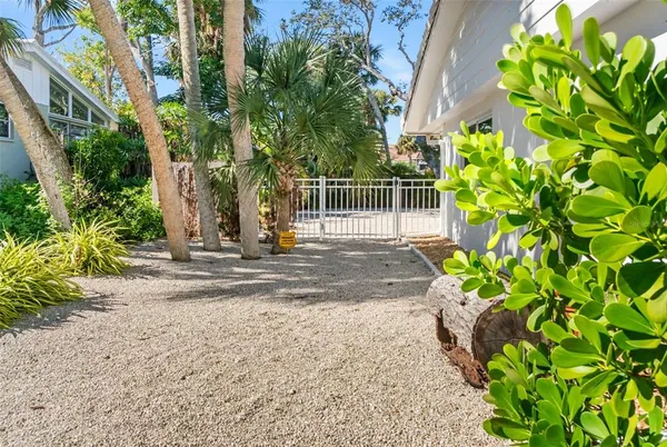 $975,000 | 630 Venice Lane, Sarasota, FL 34242