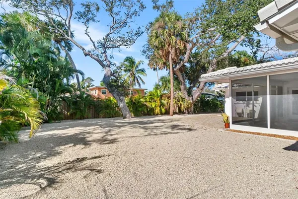 $975,000 | 630 Venice Lane, Sarasota, FL 34242