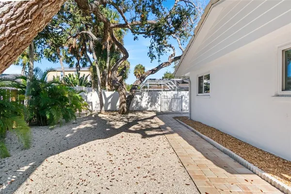 $975,000 | 630 Venice Lane, Sarasota, FL 34242