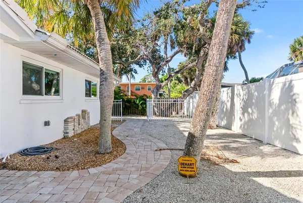$975,000 | 630 Venice Lane, Sarasota, FL 34242