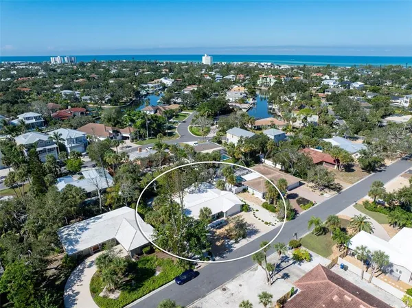 $975,000 | 630 Venice Lane, Sarasota, FL 34242