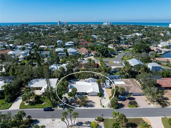 $975,000 | 630 Venice Lane, Sarasota, FL 34242