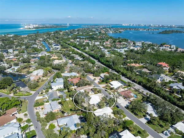 $975,000 | 630 Venice Lane, Sarasota, FL 34242