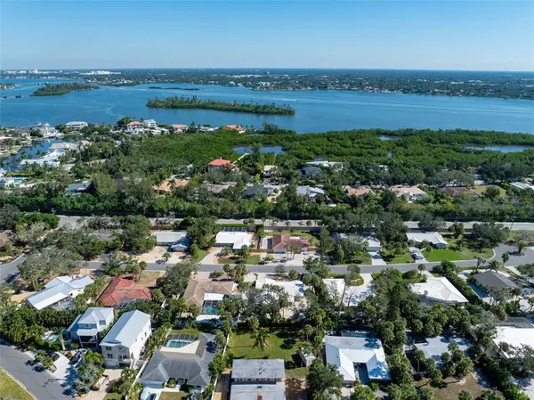 $975,000 | 630 Venice Lane, Sarasota, FL 34242