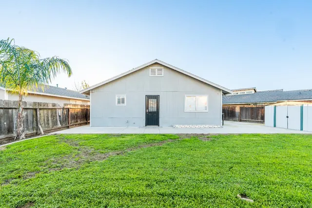 $325,000 | 601 Oakridge Drive, Madera, CA 93637