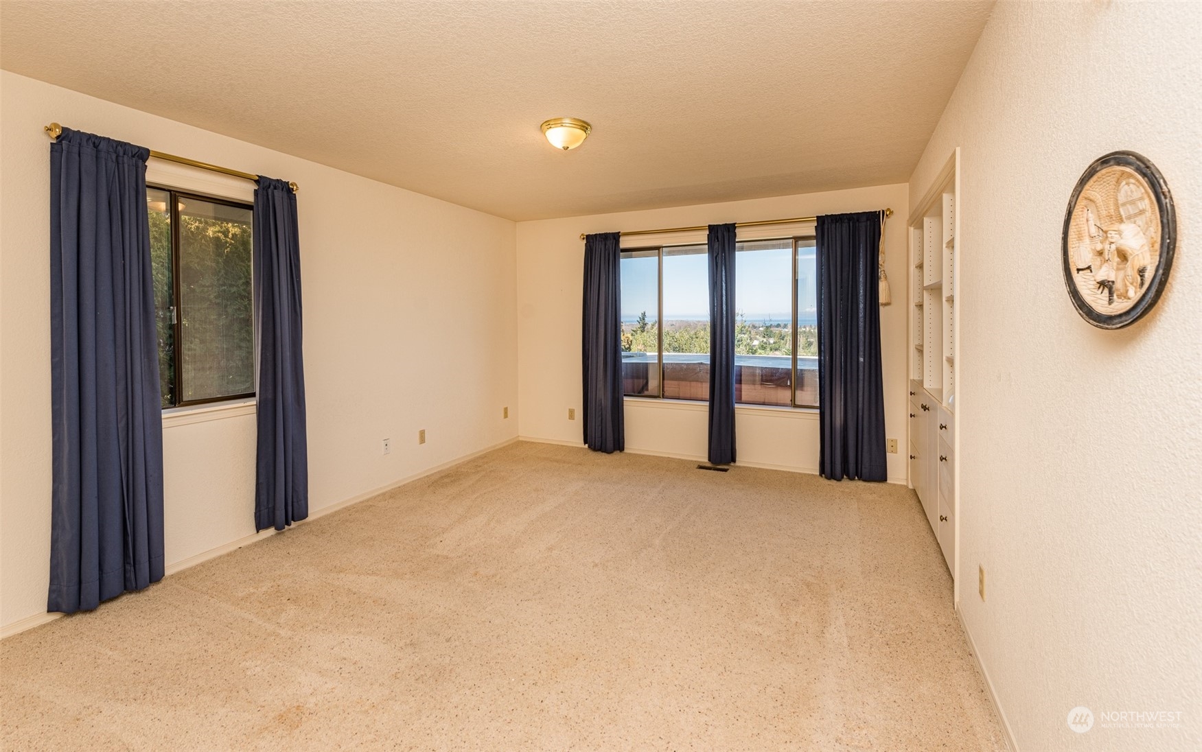 653 Brigadoon Boulevard Sequim, WA 98382 - Photo 18 of 40 a view of a big room with windows and closet