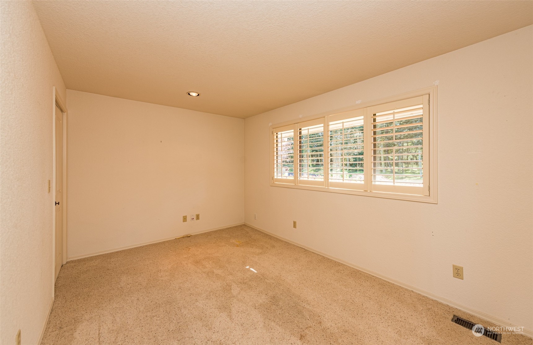 653 Brigadoon Boulevard Sequim, WA 98382 - Photo 23 of 40 a view of an empty room with a window