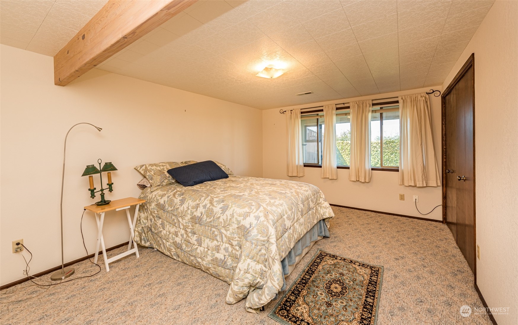 653 Brigadoon Boulevard Sequim, WA 98382 - Photo 29 of 40 a bedroom with a bed and window
