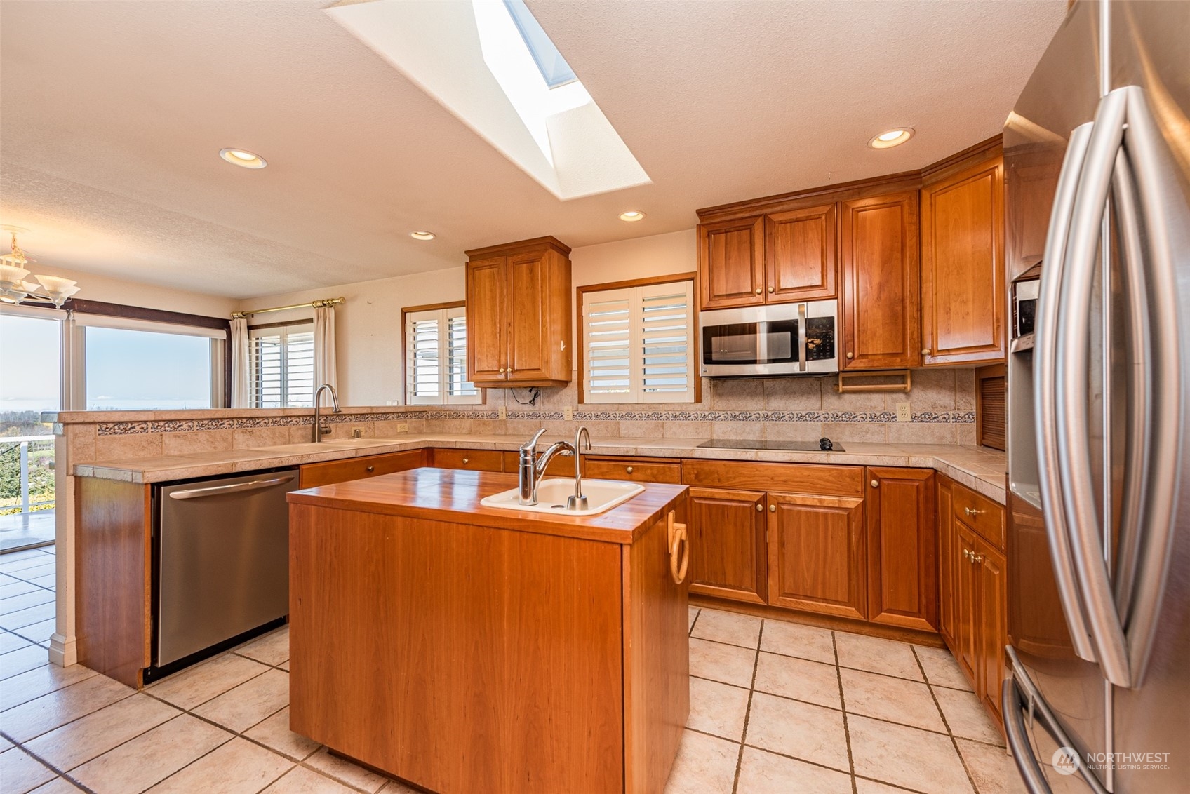 653 Brigadoon Boulevard Sequim, WA 98382 - Photo 8 of 40 a kitchen with stainless steel appliances granite countertop a sink stove and refrigerator