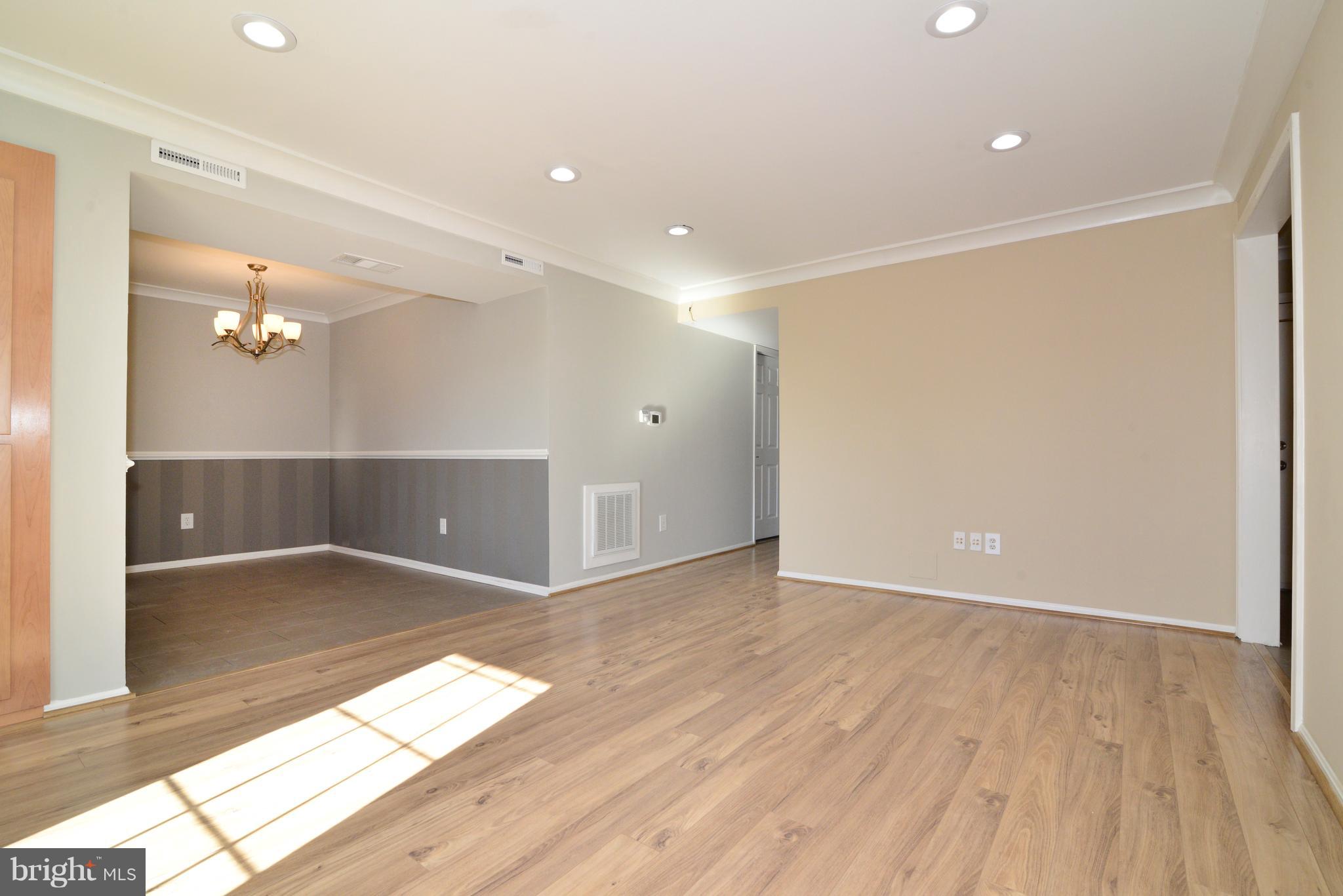103 Fort Evans Road Southeast, Unit B Leesburg, VA 20175 - Photo 5 of 33 Livingroom/Diningroom